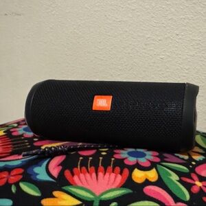 JBL flip 4 Black Bluetooth Speaker with Orange Logo
